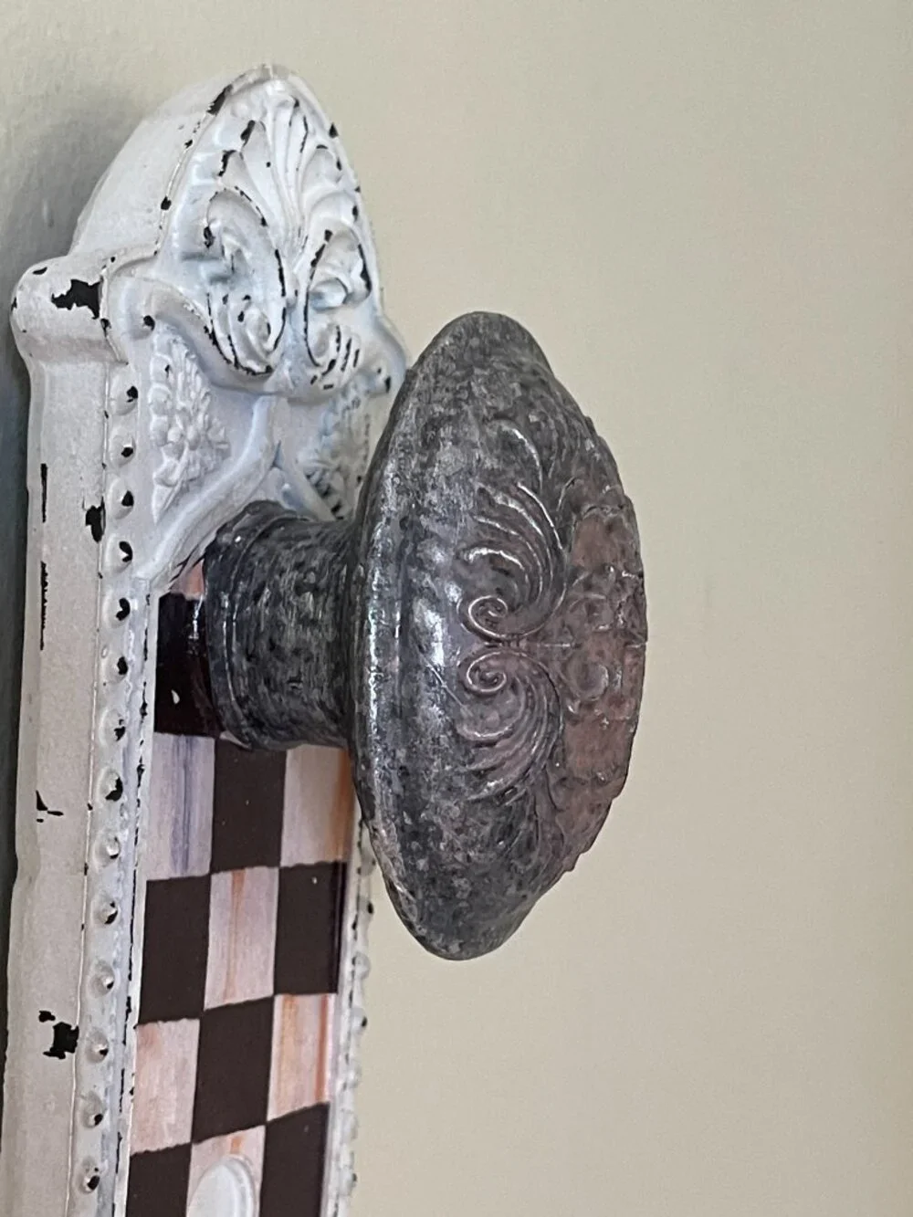 MacKenzie-Childs Door Knob Wall Hook NEW -Courtly Cottage Doorplate Charm!